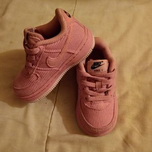Sz 6 Girls Nike Force 1